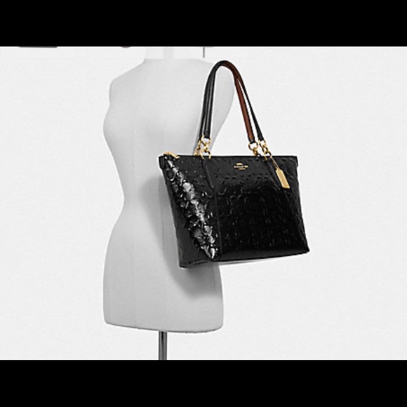 NWT. Coach
SIGNATURE LEATHER ZIP TOP TOTE - Picture 3 of 6